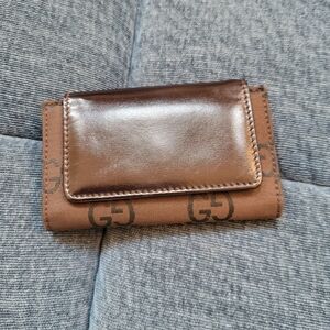 Gucci GG Canvas and Leather Key Holder.. Pristine!!!